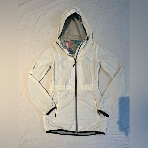 Bench rain jacket. Size extra small. - Picture 2 of 2
